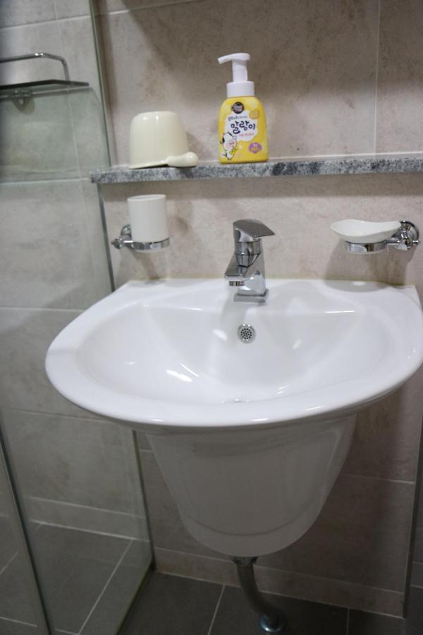 Hongdae Residence-2 1Min From Hongik Uni Station Exit #1 Seul Zewnętrze zdjęcie